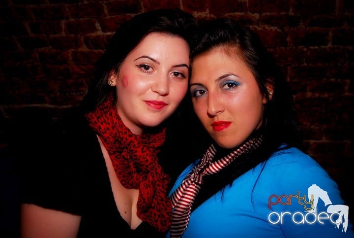 Studenţii continuă distracţia în Club Escape,