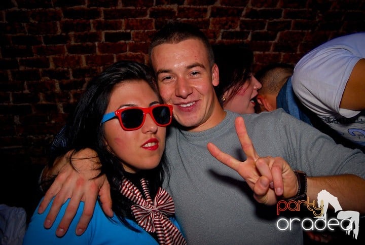 Studenţii continuă distracţia în Club Escape,