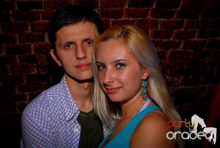 Studenţii continuă distracţia în Club Escape,