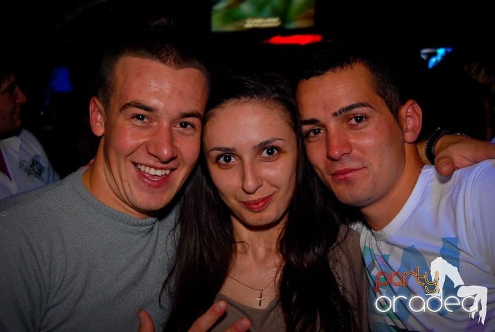 Studenţii continuă distracţia în Club Escape,