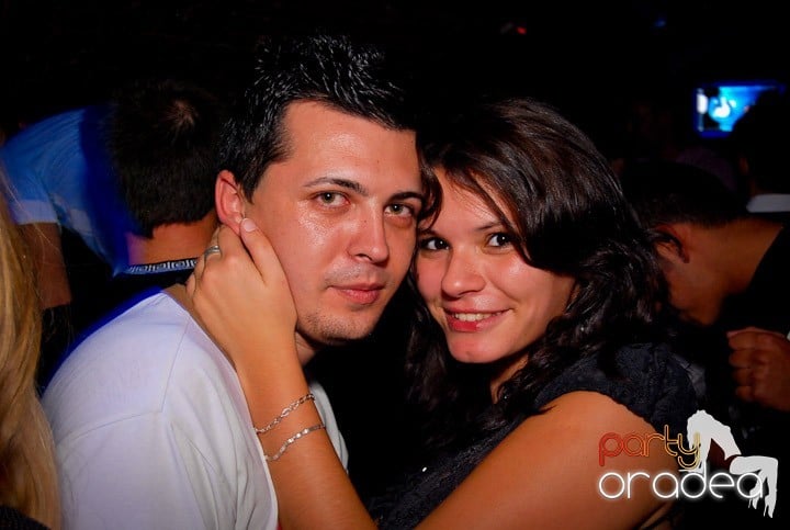 Studenţii continuă distracţia în Club Escape,
