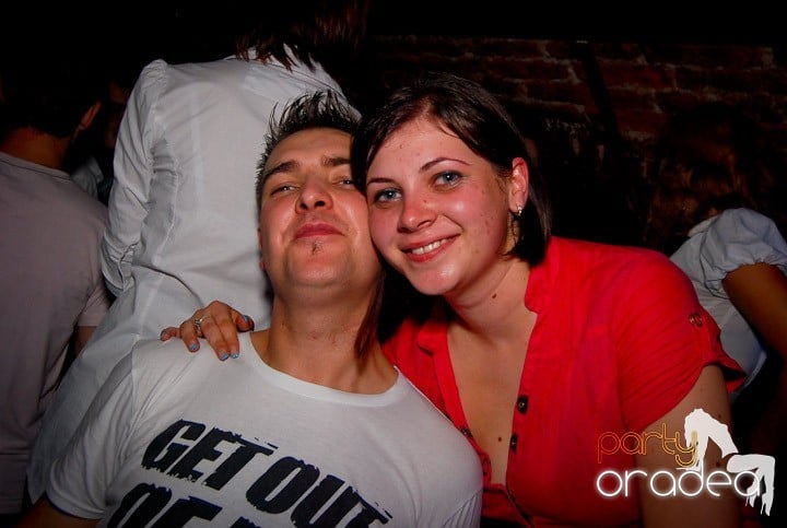 Studenţii continuă distracţia în Club Escape,