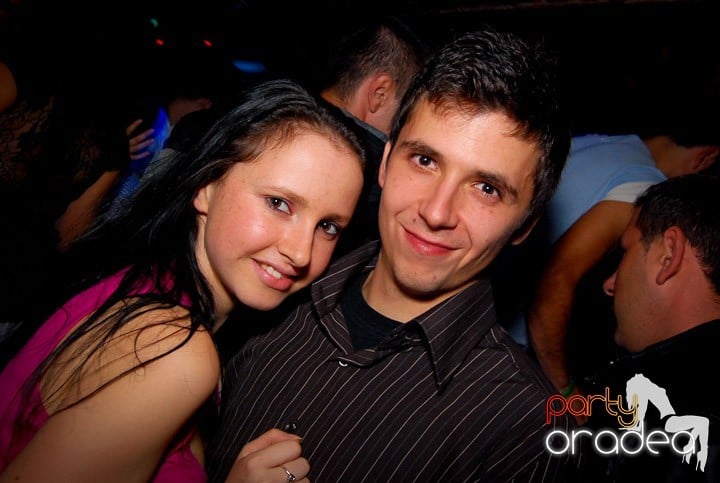 Studenţii continuă distracţia în Club Escape,