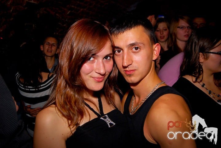 Studenţii continuă distracţia în Club Escape,