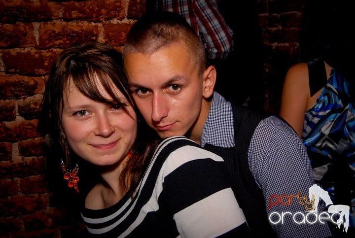 Studenţii continuă distracţia în Club Escape,