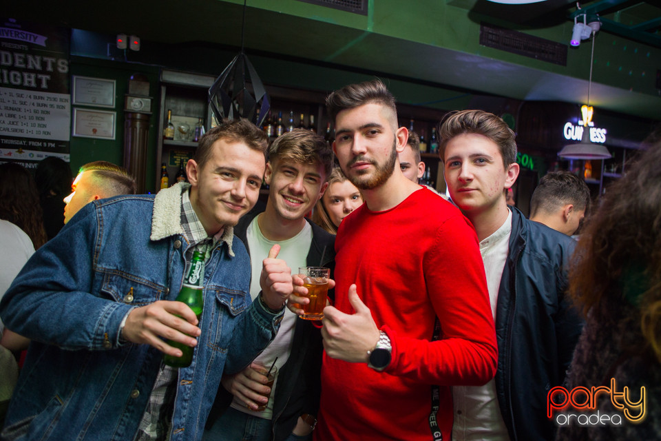 Students Party, Green Pub