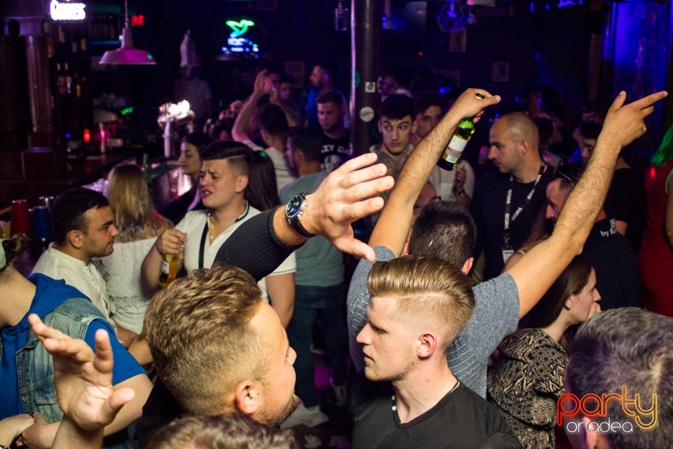 Students Party, Green Pub