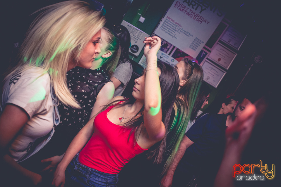 Students Party, Green Pub