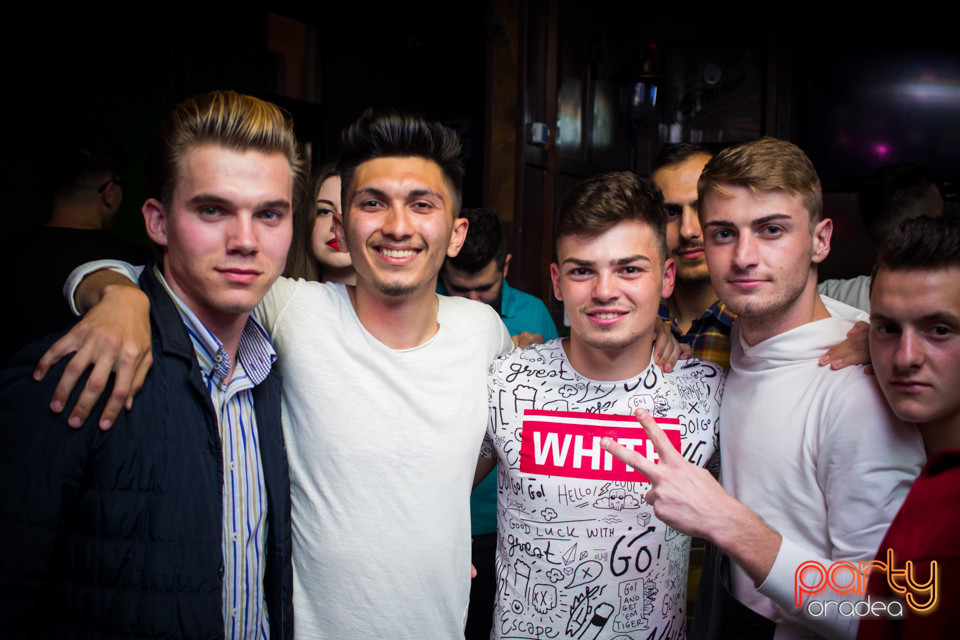 Students Party, Green Pub