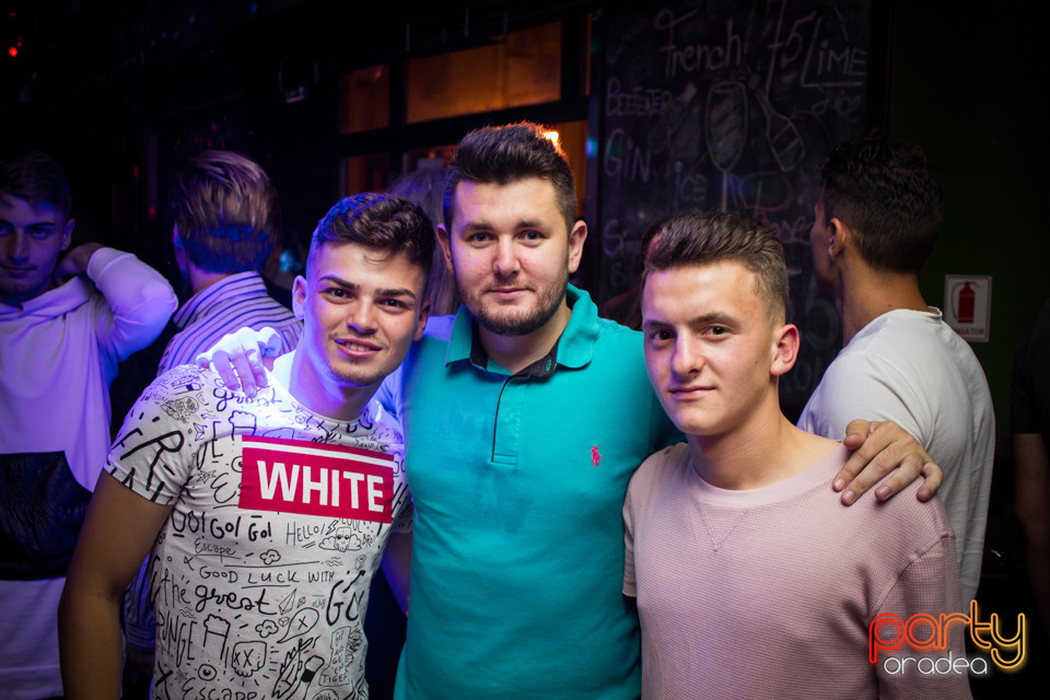 Students Party, Green Pub