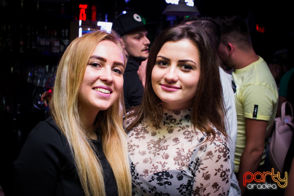 Students Party, Green Pub