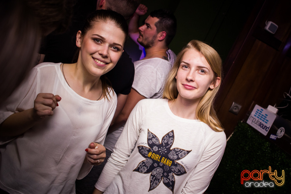 Students Party, Green Pub