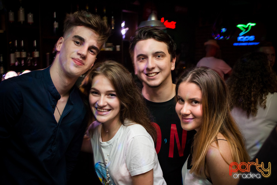 Students Party, Green Pub