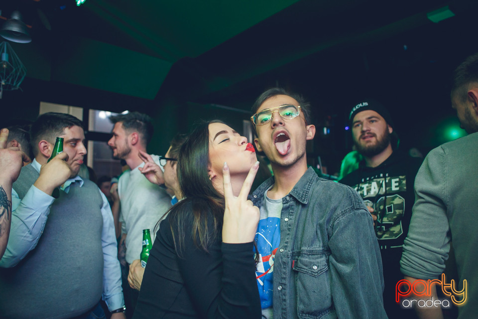 Students Party, Green Pub