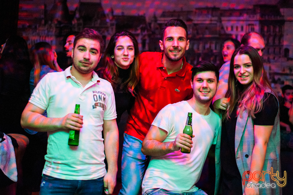 Students Party, Green Pub