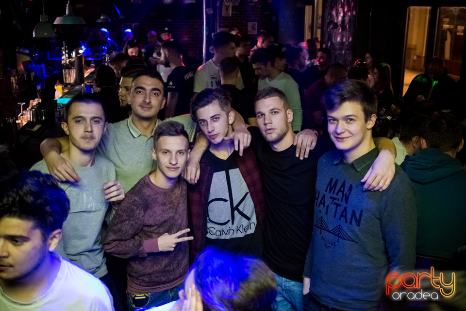 Students Party, Green Pub