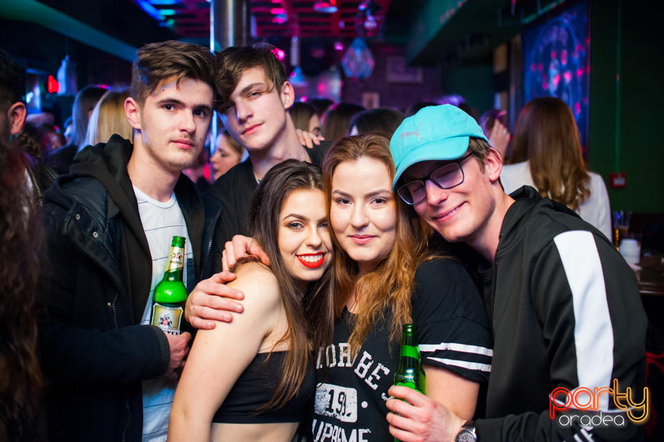 Students Party, Green Pub