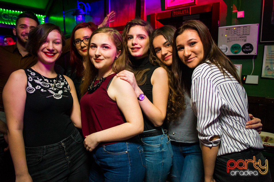 Students Party, Green Pub