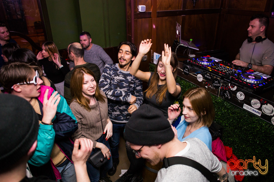 Students Party, Green Pub