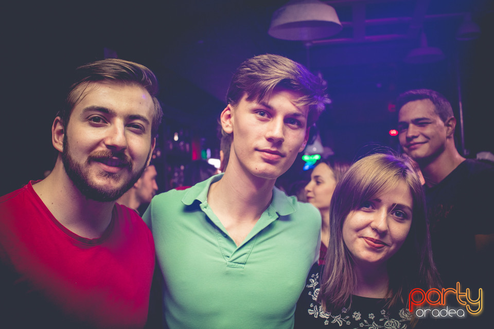 Students Party, Green Pub