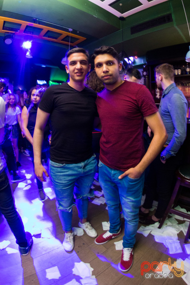 Students Party, Green Pub