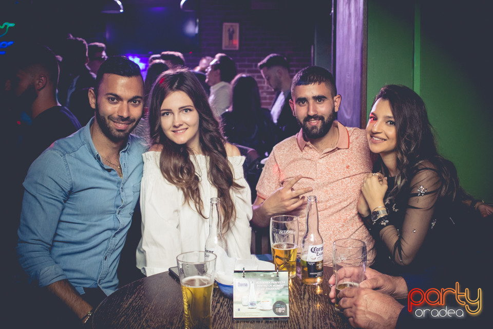 Students Party, Green Pub