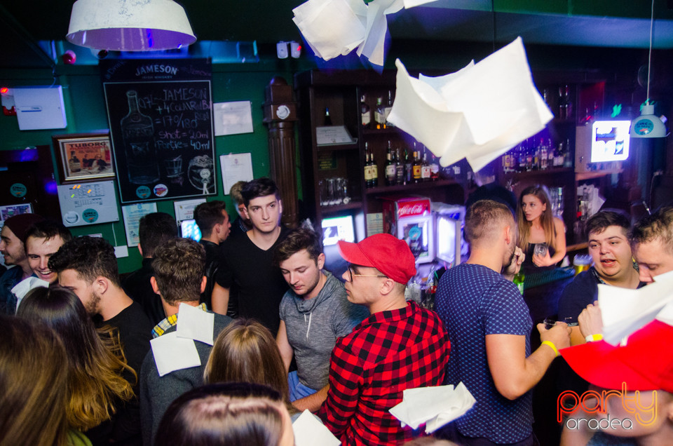 Students Party @ Green Pub, Green Pub