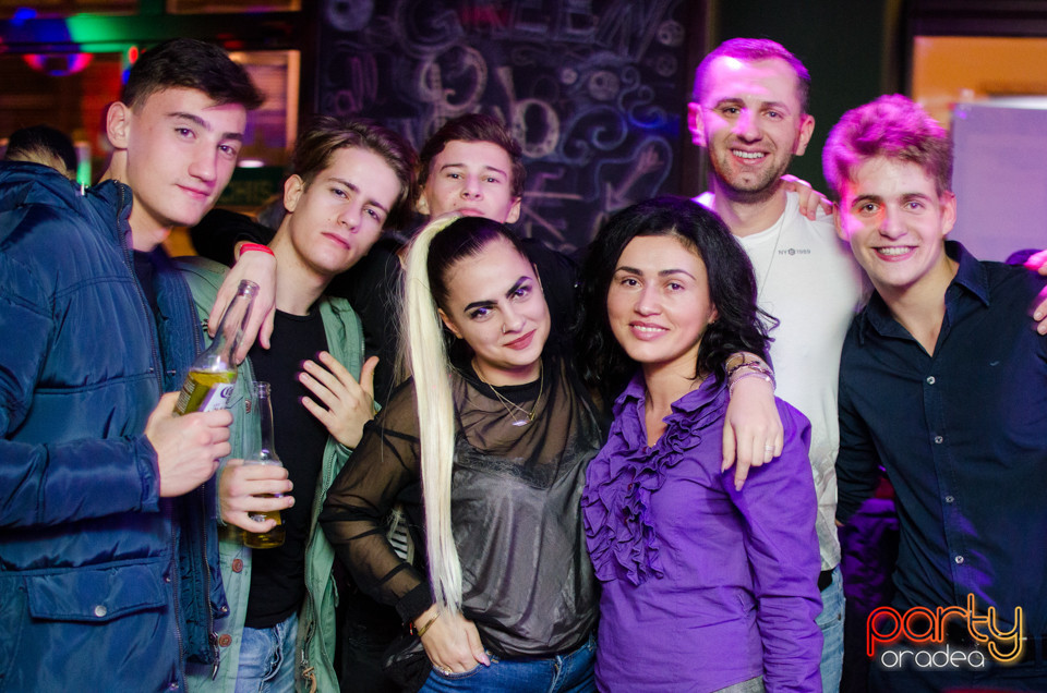 Students Party @ Green Pub, Green Pub