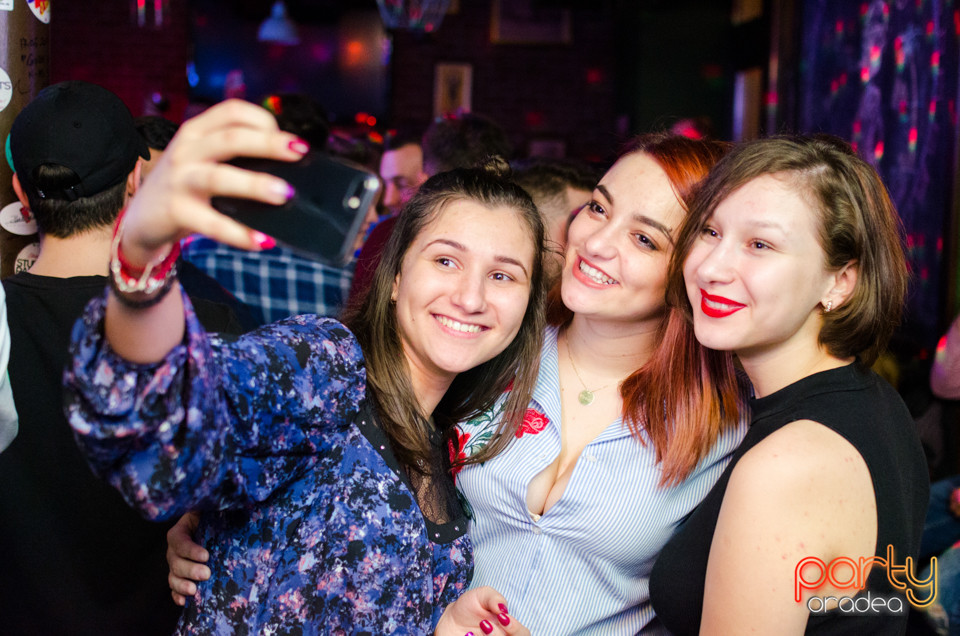 Students Party @ Green Pub, Green Pub