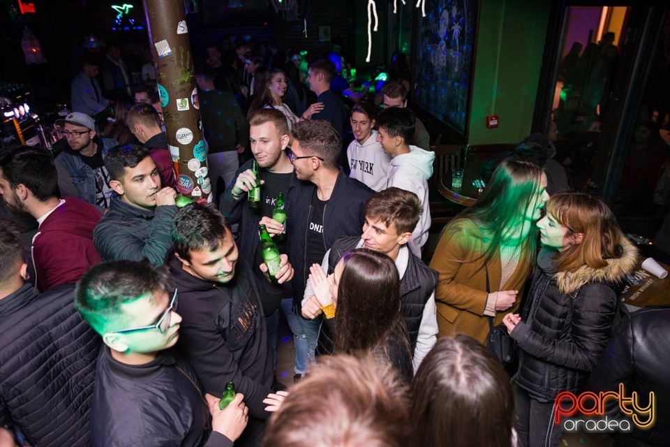 Students Party, Green Pub