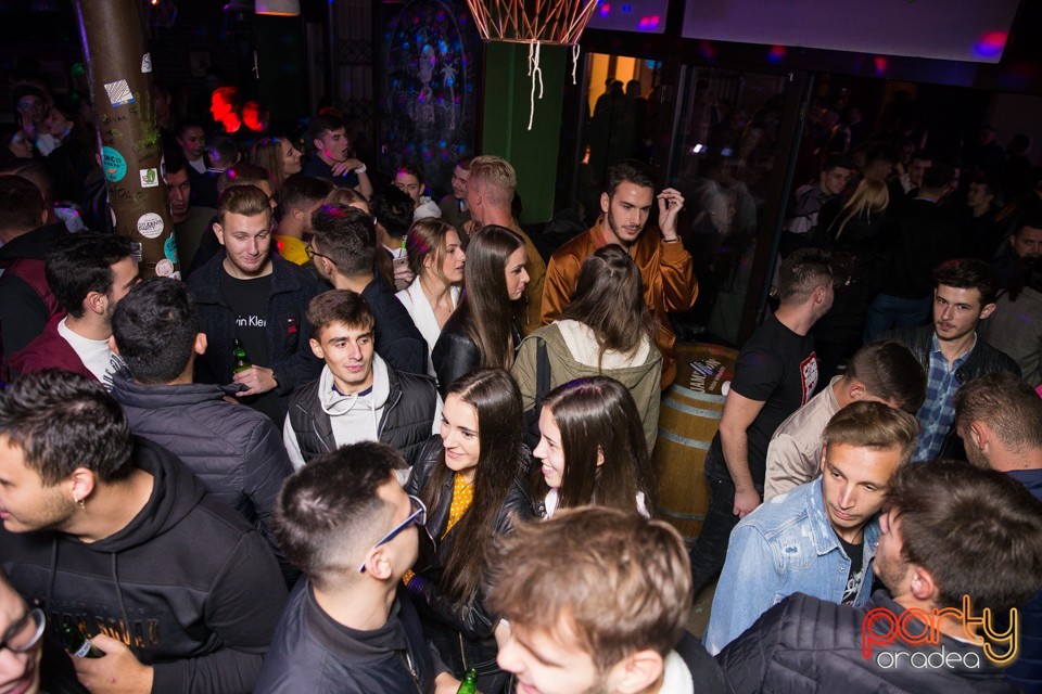 Students Party, Green Pub