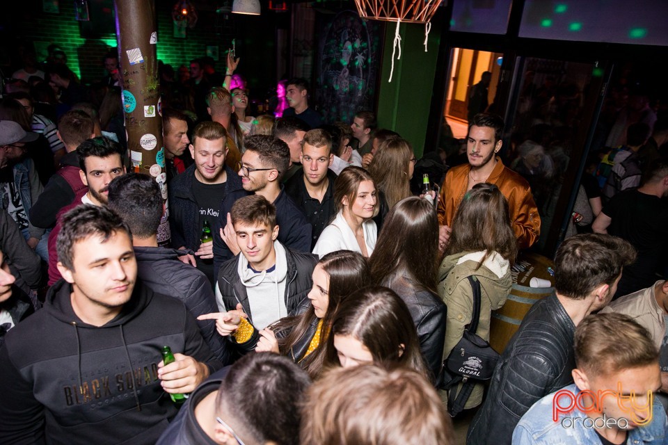 Students Party, Green Pub