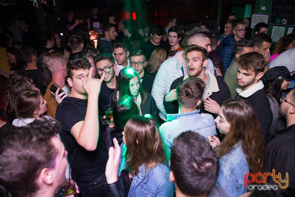 Students Party, Green Pub