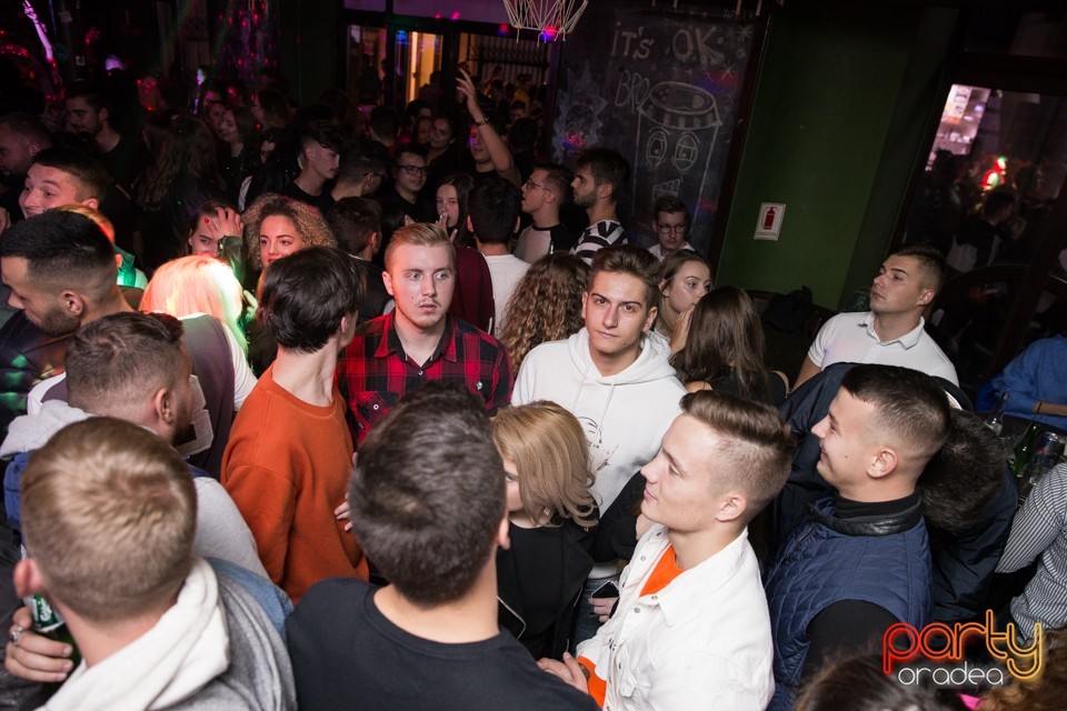 Students Party, Green Pub