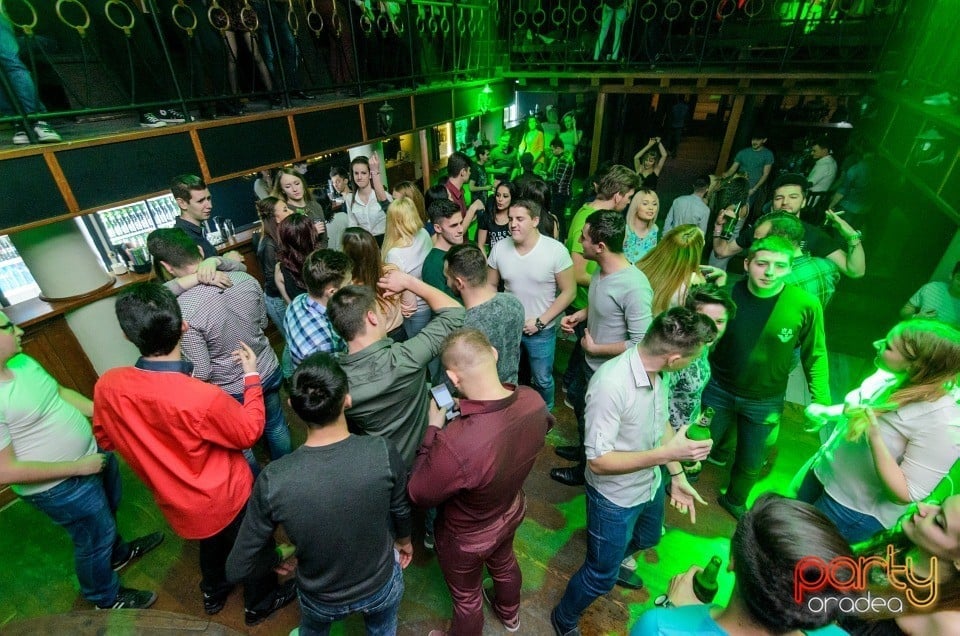 Students Party, Green Pub