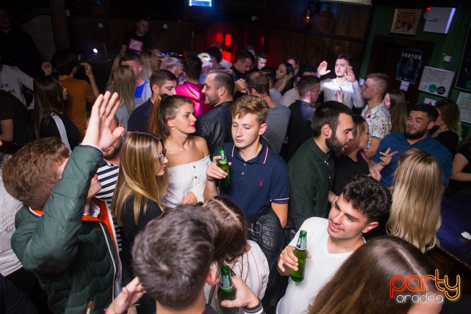 Students Party, Green Pub