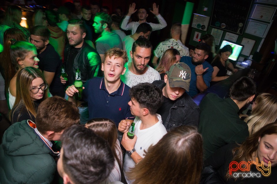 Students Party, Green Pub