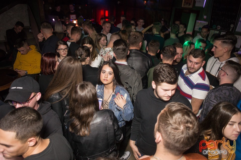 Students Party, Green Pub