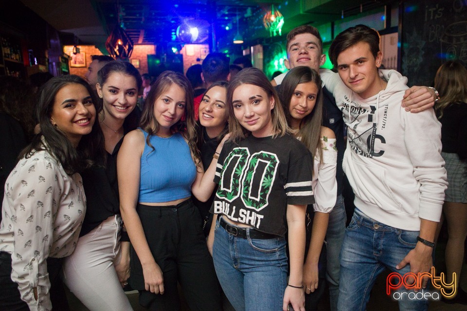 Students Party, Green Pub