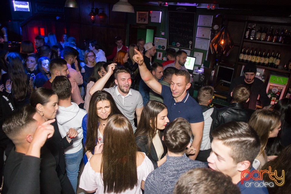 Students Party, Green Pub