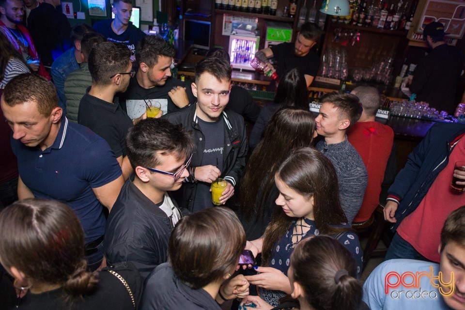 Students Party, Green Pub