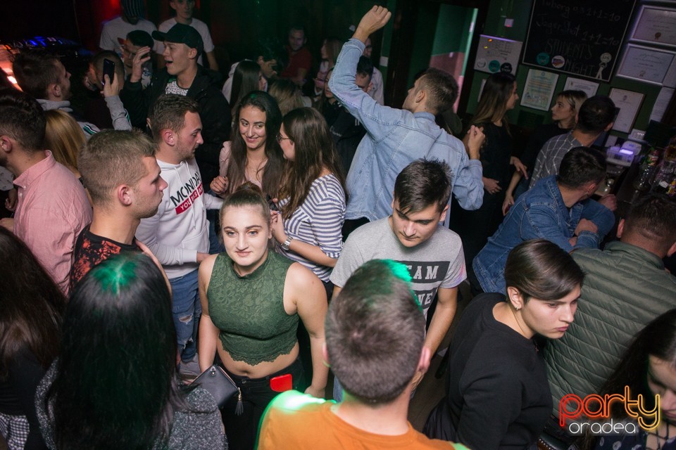 Students Party, Green Pub