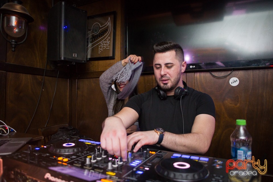 Students Party, Green Pub