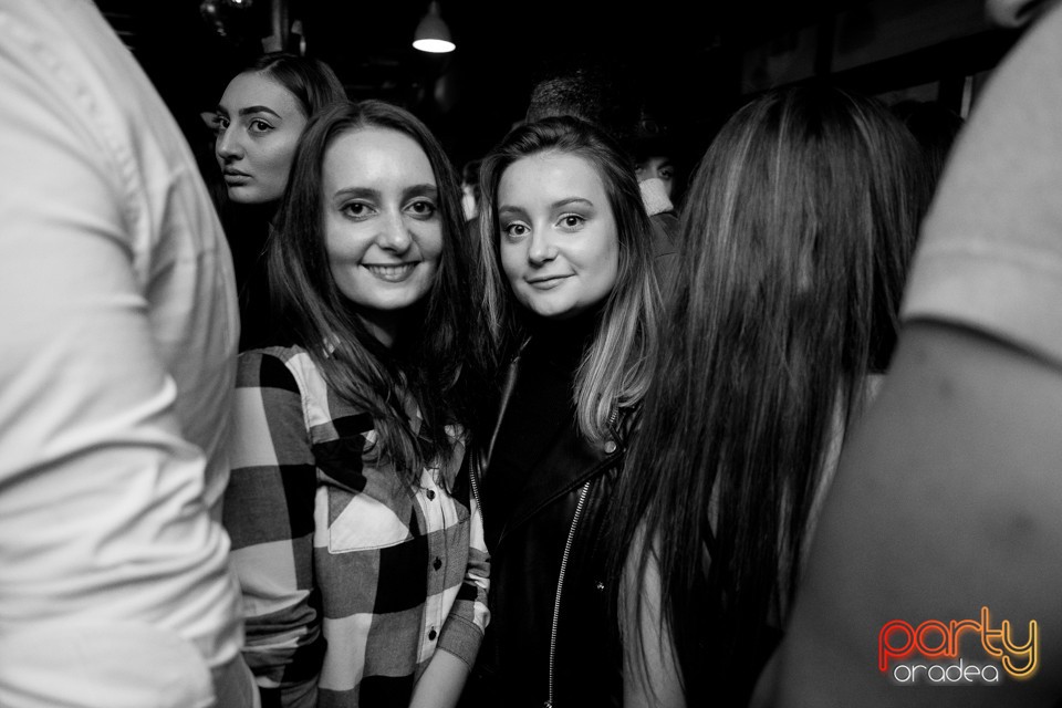 Students Party, Green Pub