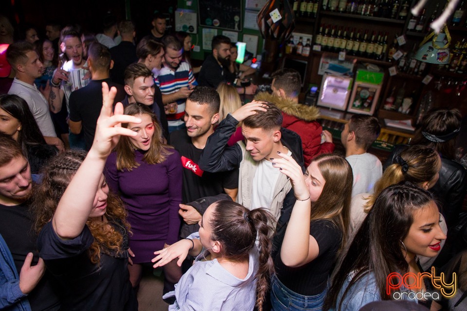 Students Party, Green Pub