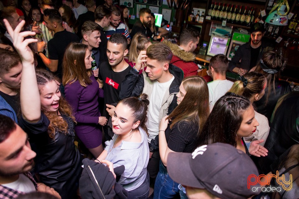 Students Party, Green Pub