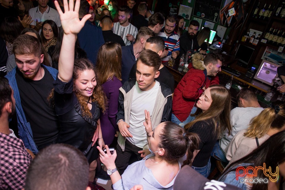 Students Party, Green Pub