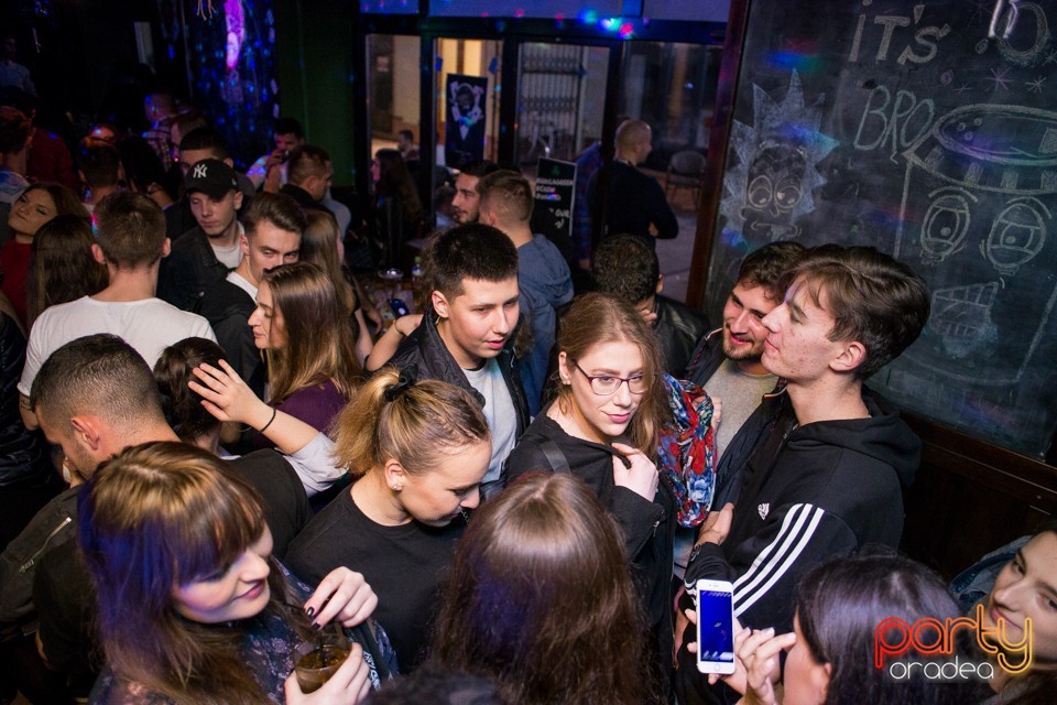 Students Party, Green Pub