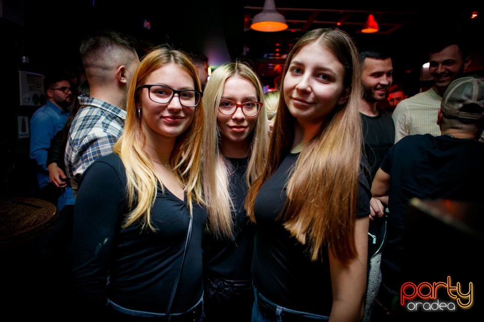 Students Party, Green Pub