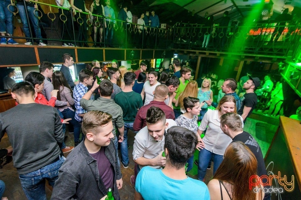 Students Party, Green Pub